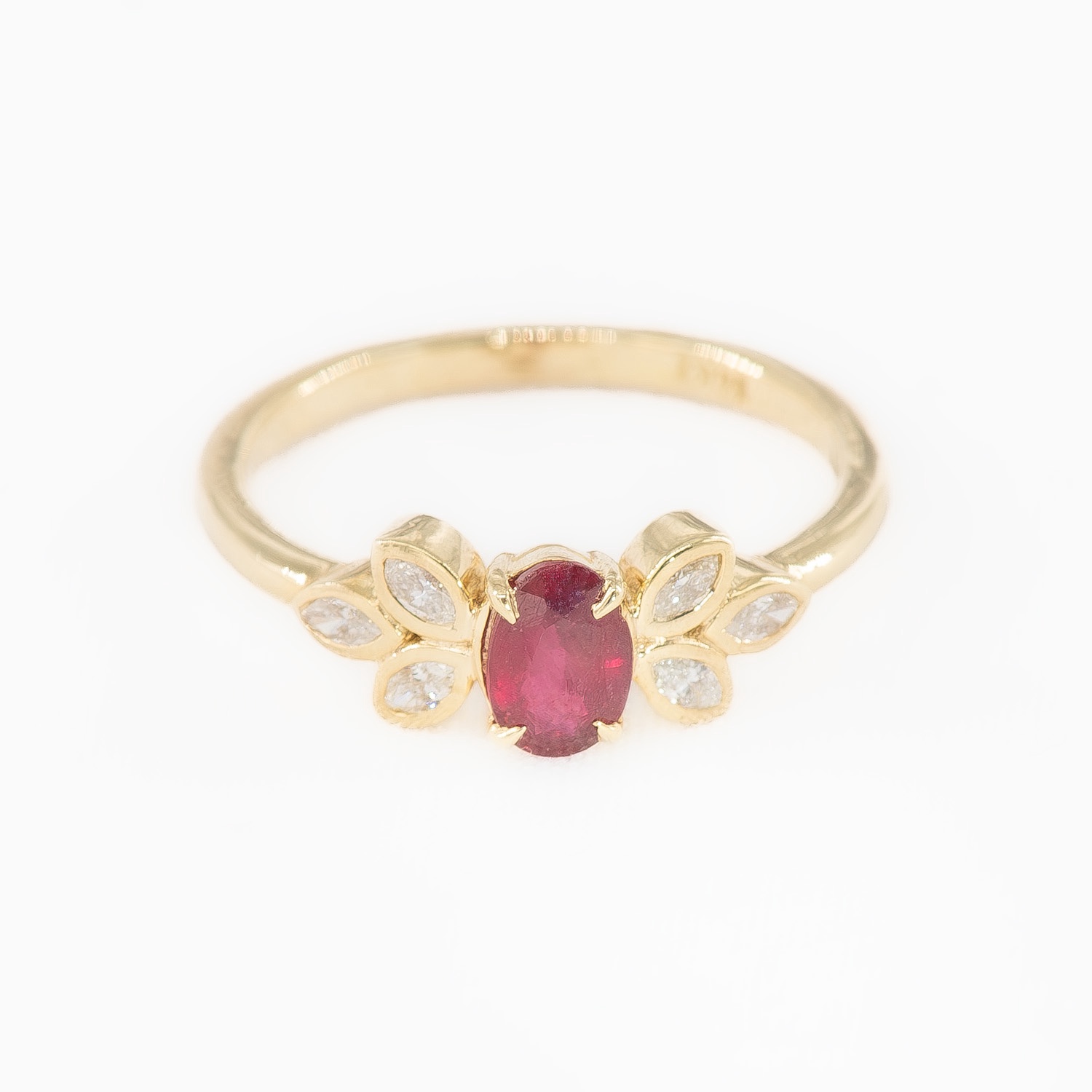 0.63CT NATURAL-GROWN OVAL RUBY