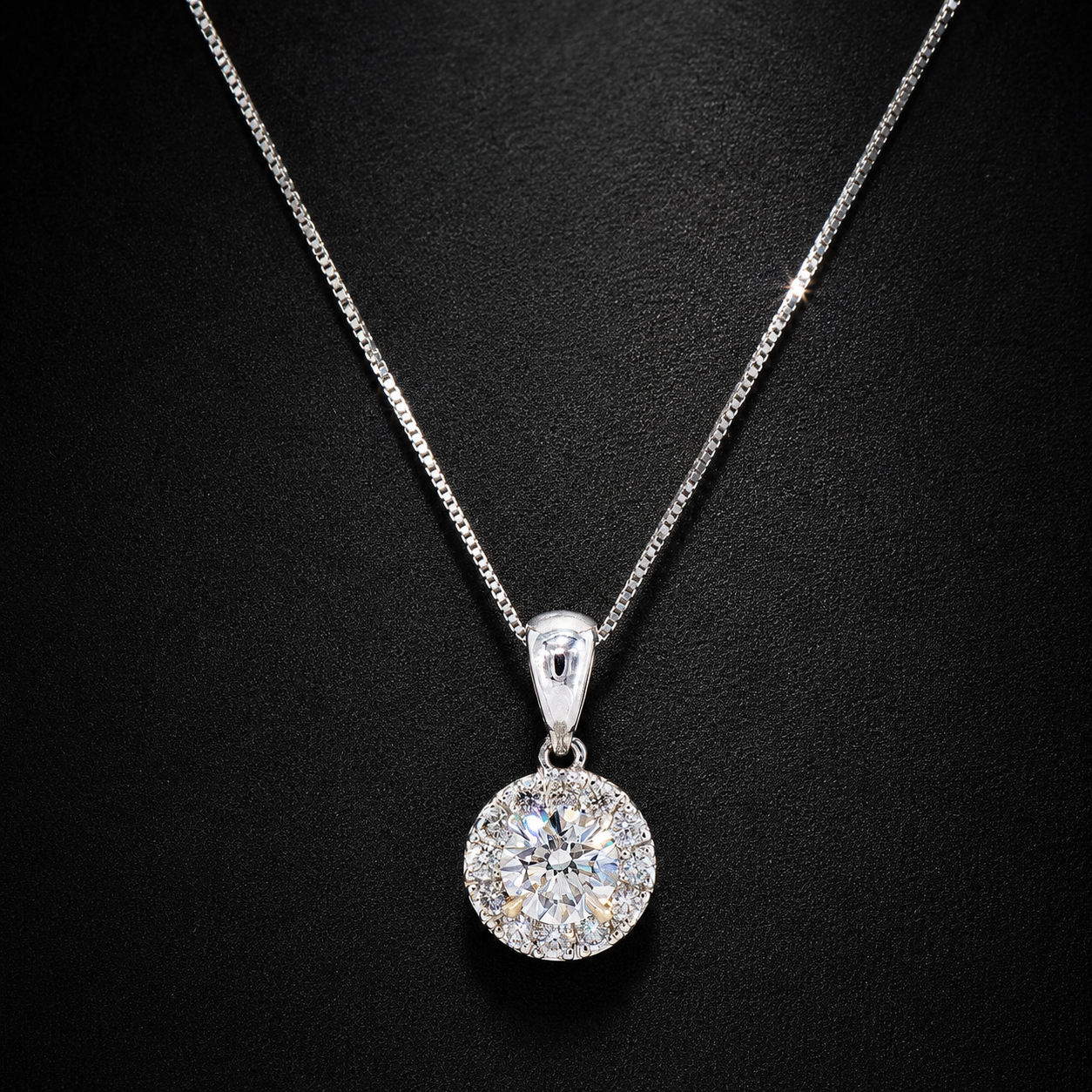 0.65CT NATURAL-GROWN PENDANT G-H/VS (WITH CHAIN) - Image 3