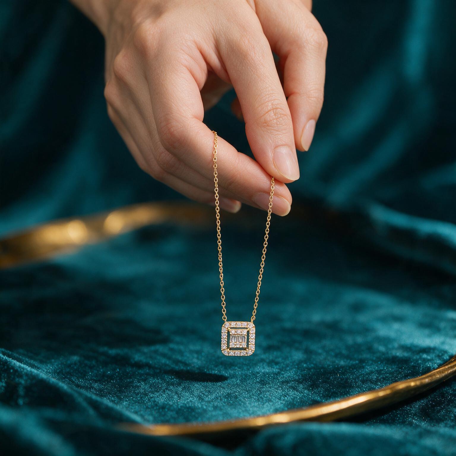 0.42CT NATURAL-GROWN EMERALD PENDANT G-H/SI (WITH CHAIN) - Image 4