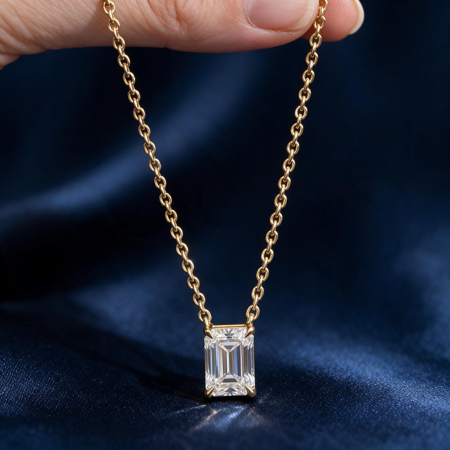 1.04CT LAB-GROWN EMERLAD PENDANT E-F/VVS-VS (WITH CHAIN) - Image 4